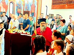 Игуман Гаврило и свештенство епархије током молитвеног сабрања и прославе храмовне славе у Карановцу