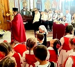 Заједништво верног народа и свештенства у молитви за напредак Карановца Петрова и целе Епархије зворничко-тузланске